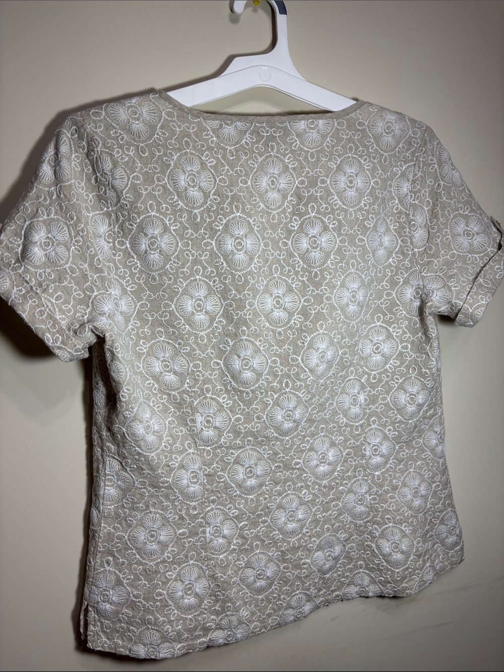 Vineyard Vines Beige Cream Embroidered Short Sleeve Top - Picture 6 of 6